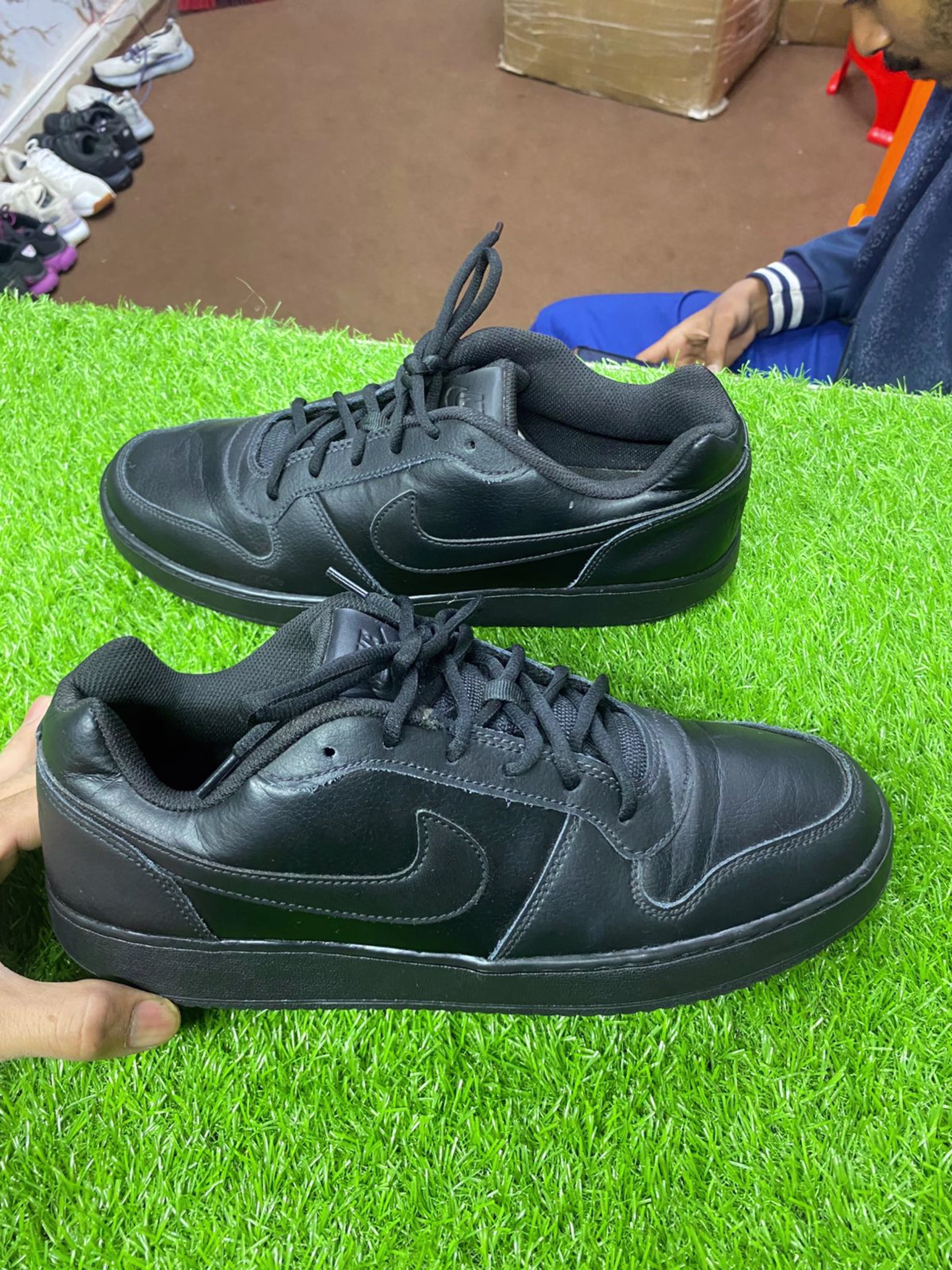 Nike Nike All Black - 10/10 Preloved lifestyle in Pakistan