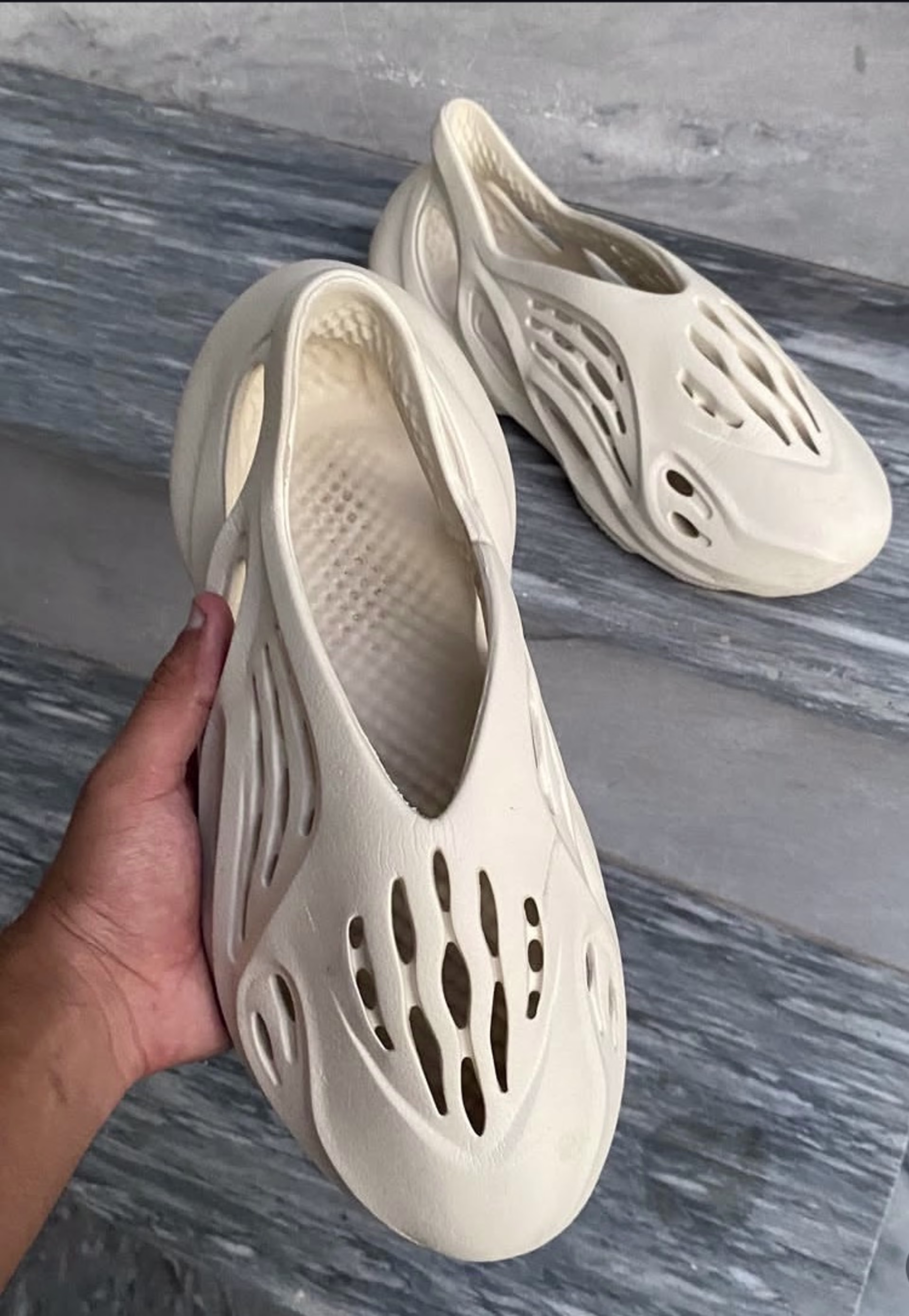 Adidas Adidas foam runners - 9/10 Preloved other in Pakistan