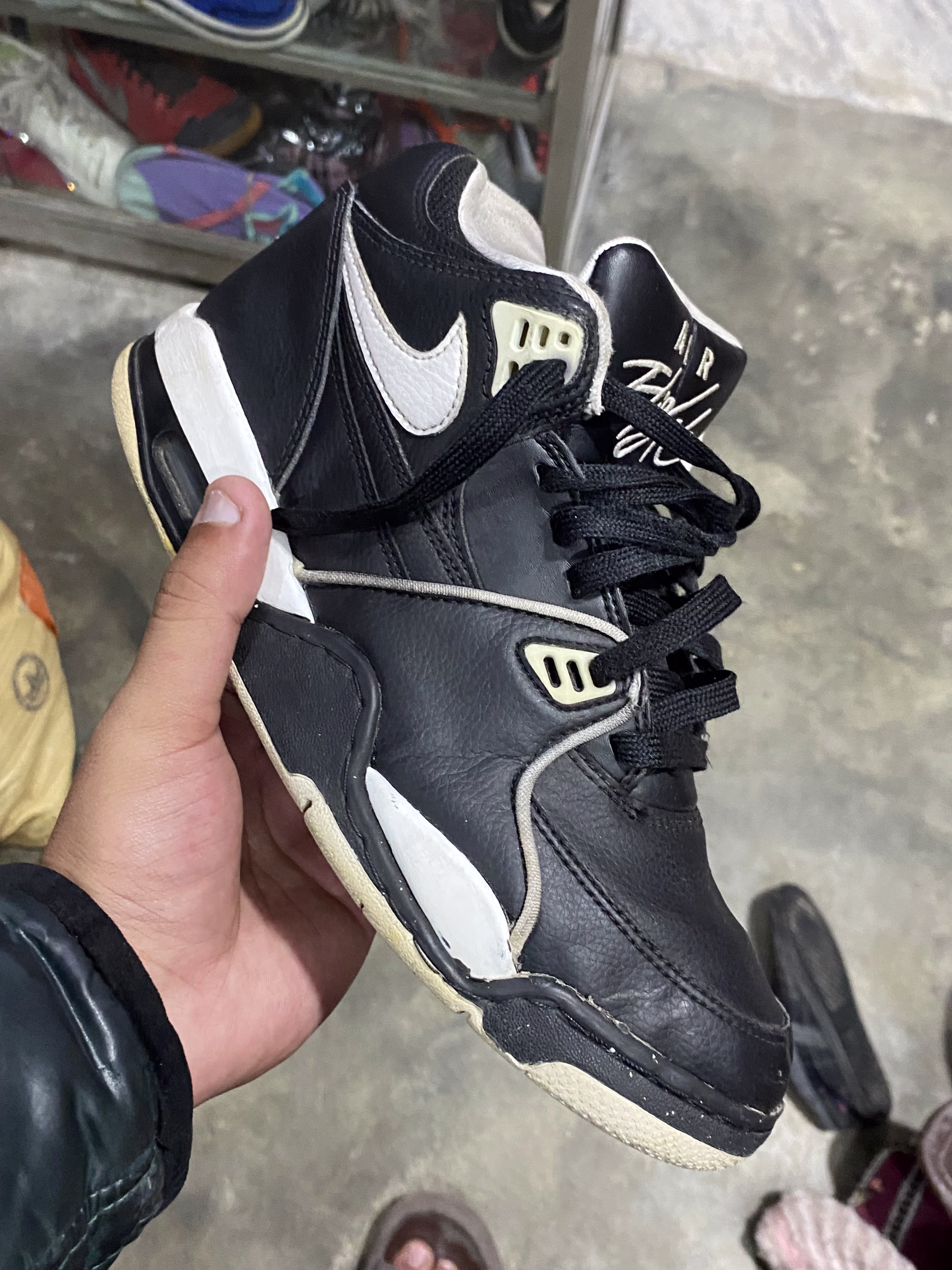 Nike Jordan 4 air flight black - 9/10 Preloved other in Pakistan