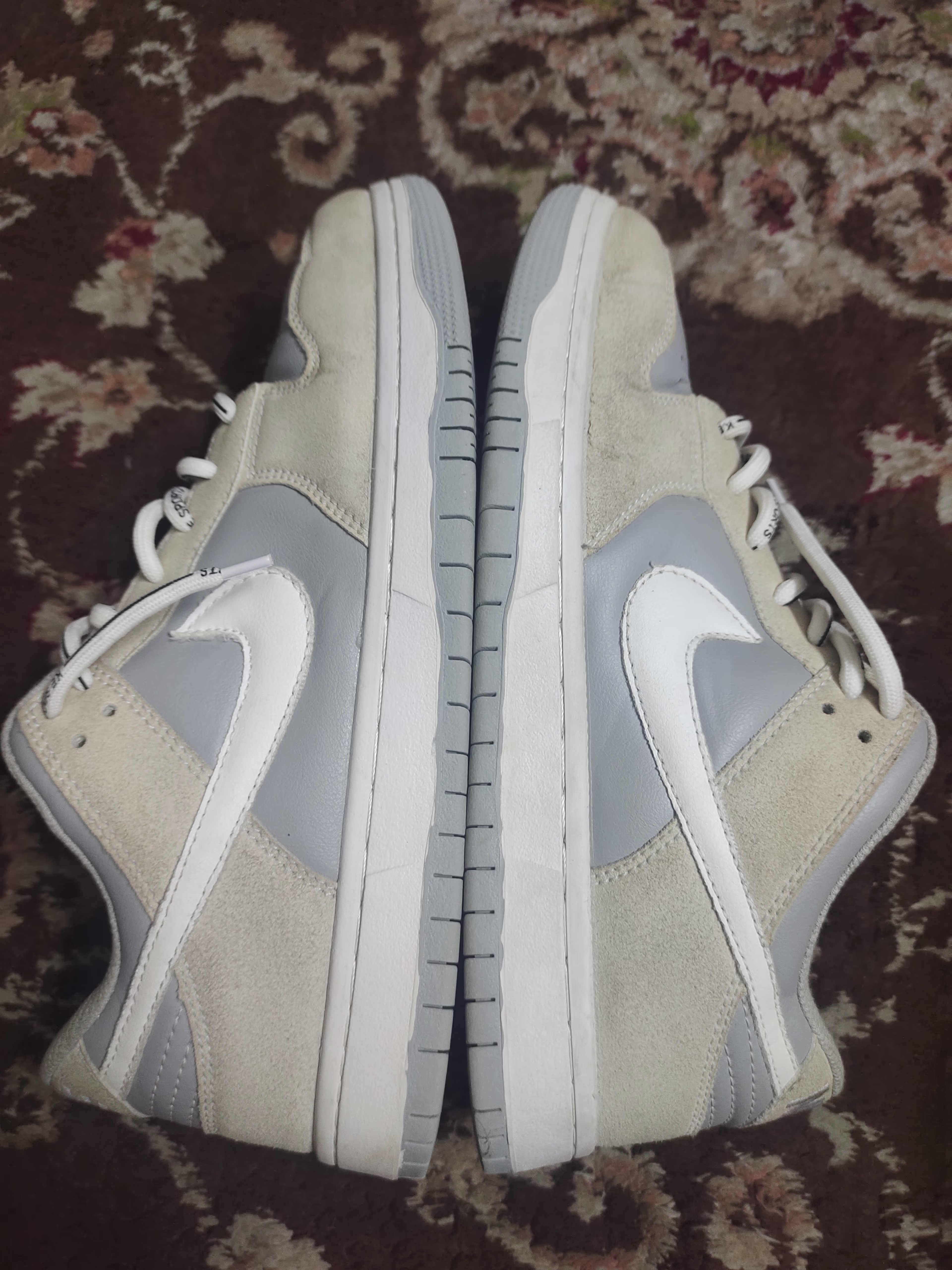 Nike Nike SB Dunk  "Summit White / Wolf Grey - 8/10 Preloved SB Dunks in Pakistan
