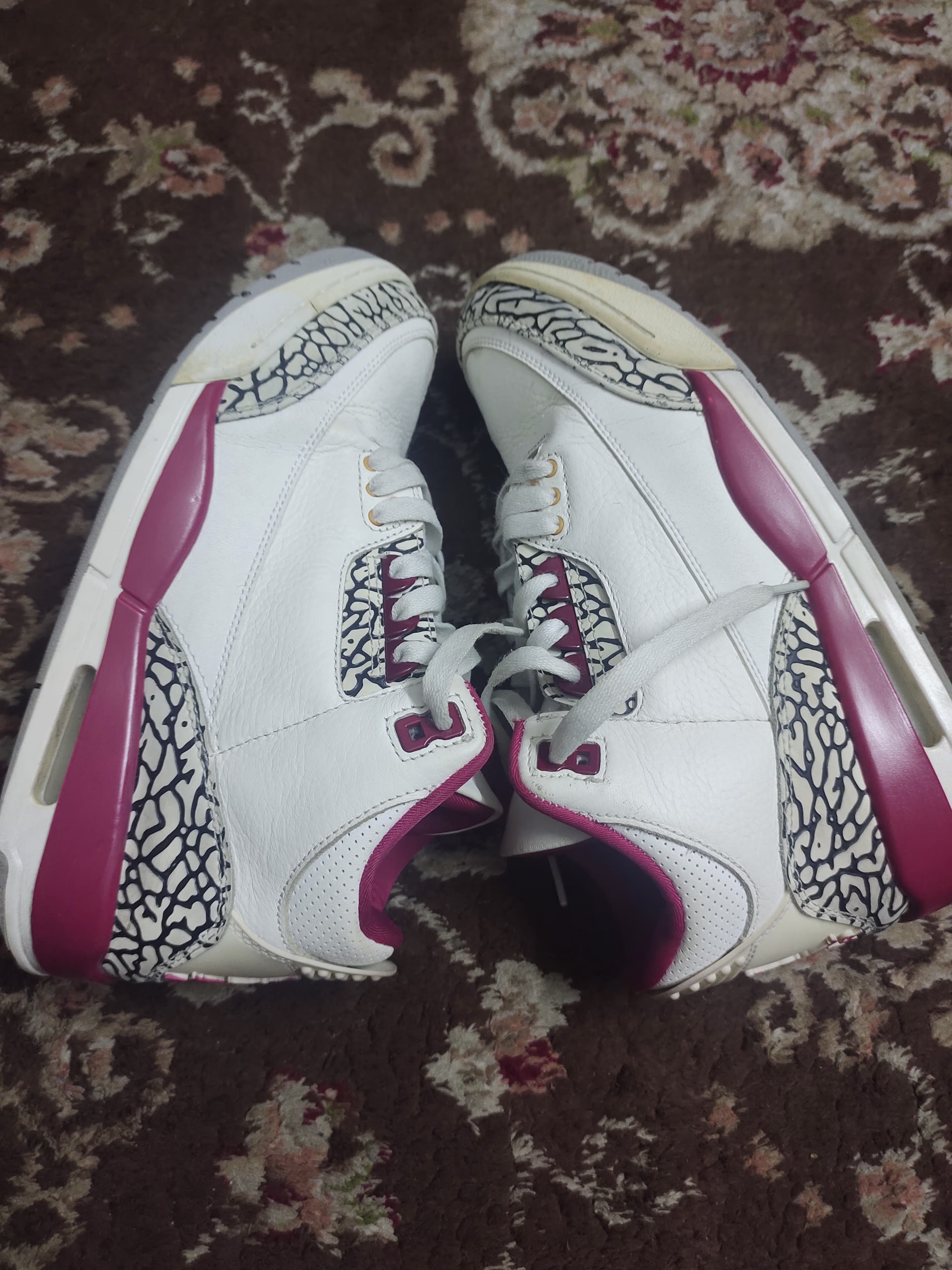 Nike Nike Air Jordan 3 Retro Cardinal Red - 9/10 Preloved lifestyle in Pakistan