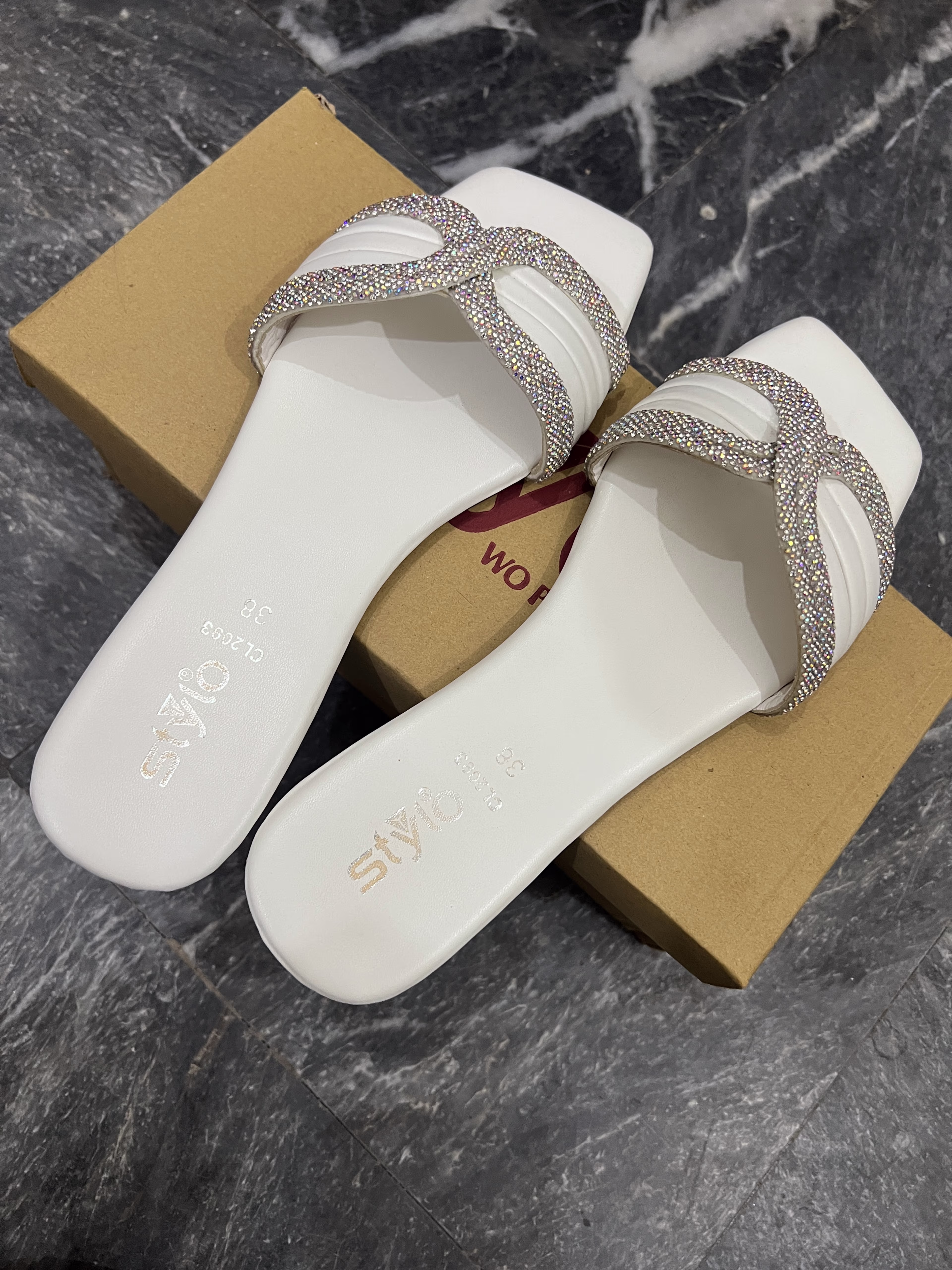 Stylo Casual  white  shoes - 10/10 Preloved slides in Pakistan
