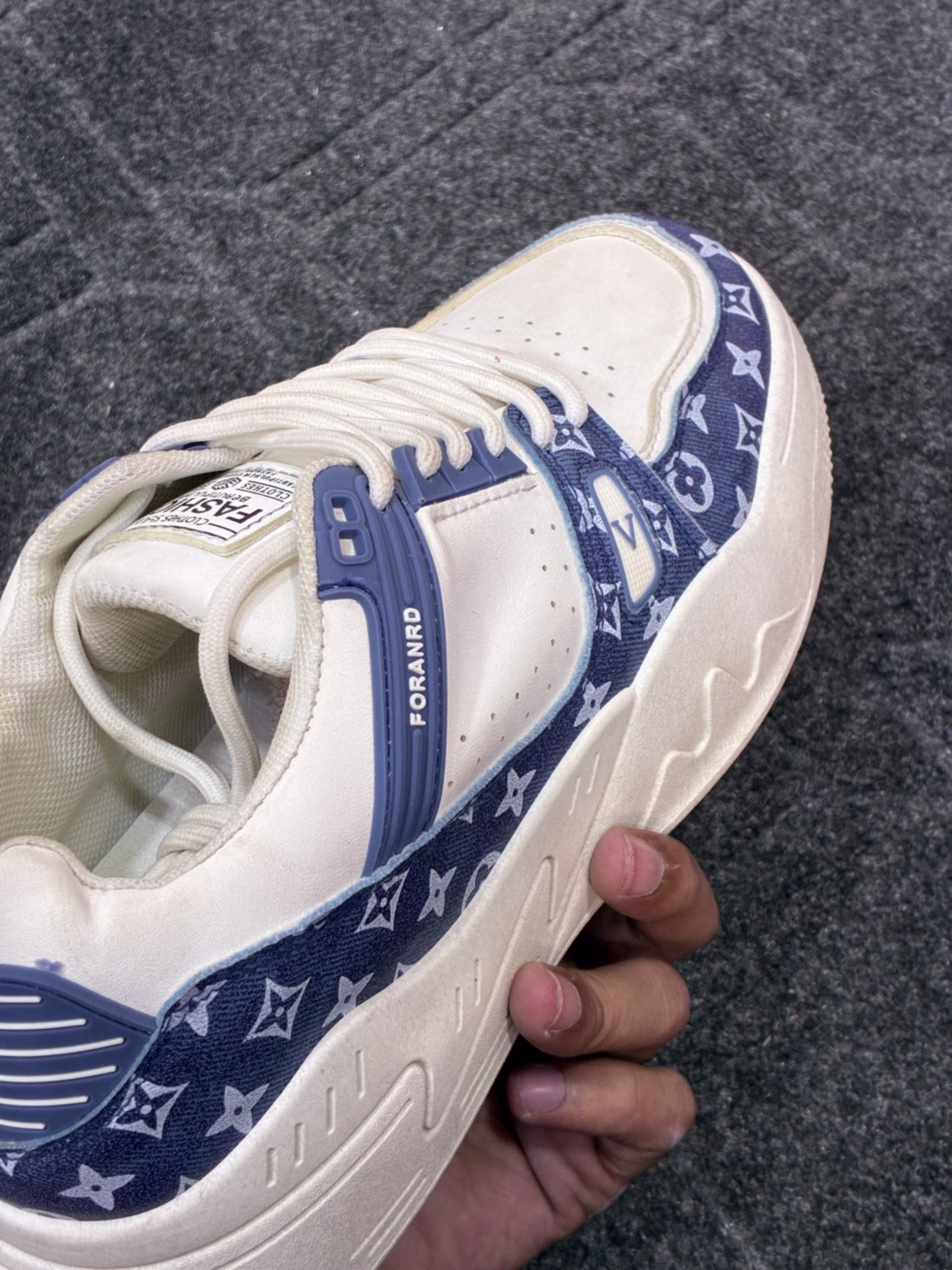 Louis Vuitton Lv Pair  - 9/10 Preloved basketball in Pakistan