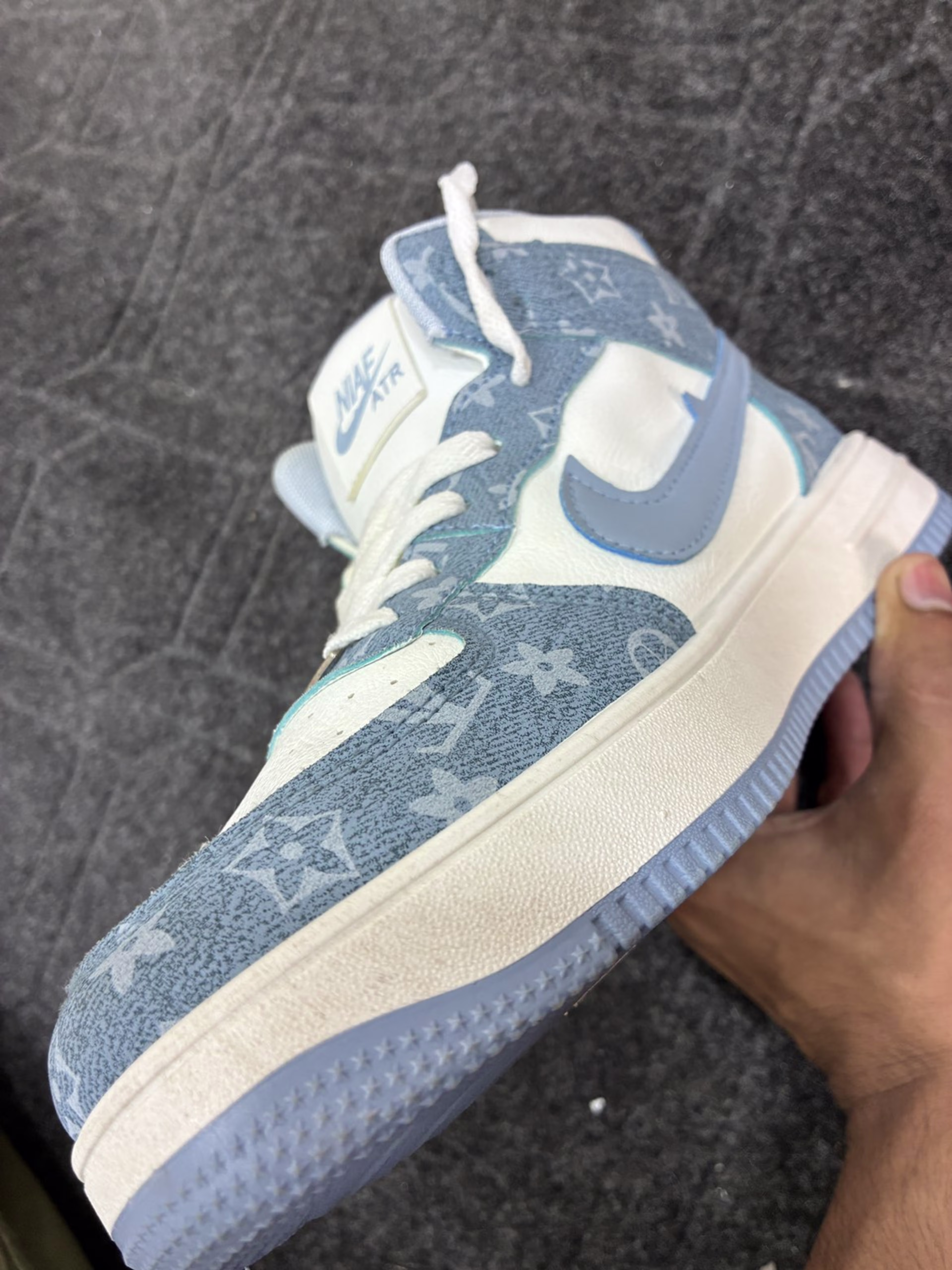 Nike Nike Air  - 9/10 Preloved basketball in Pakistan