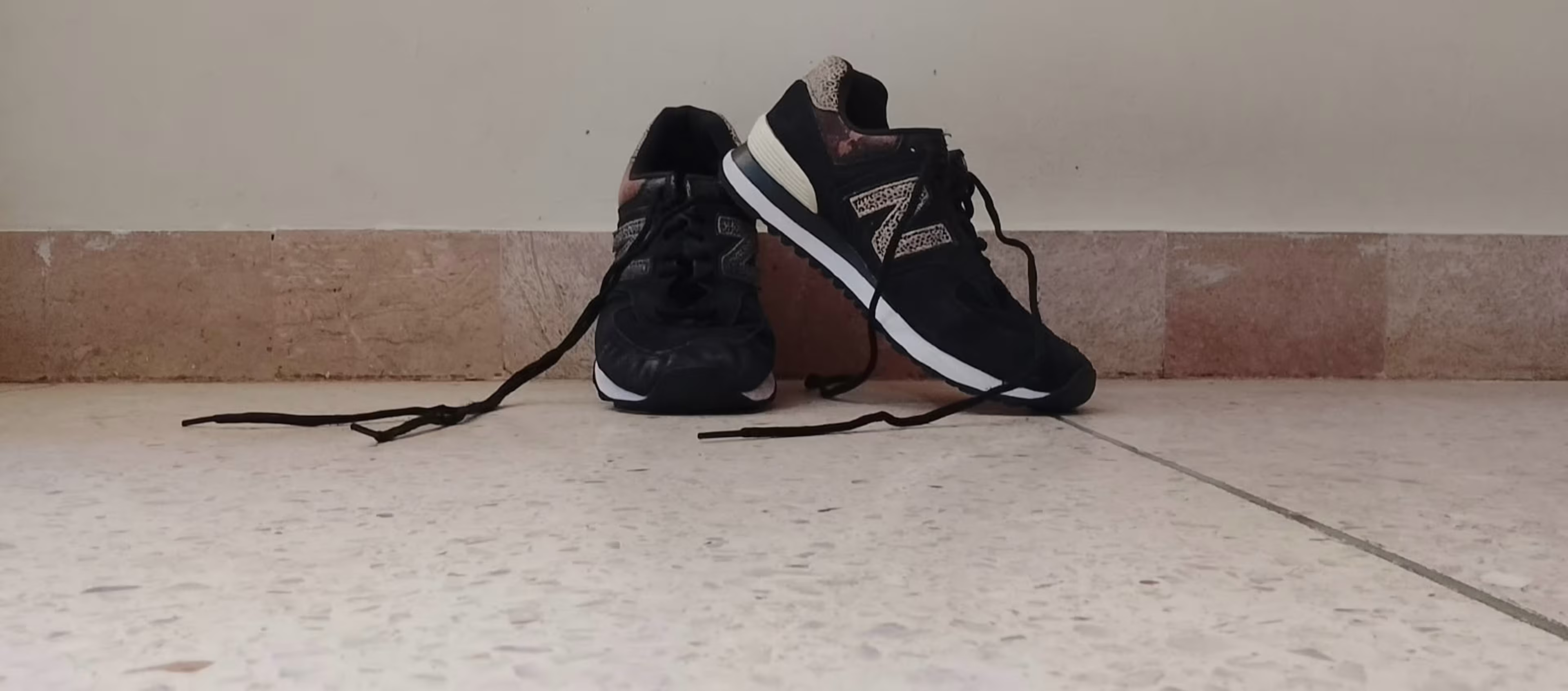 New Balance WL574 - 9/10 Preloved Lifestyle Sneakers in Pakistan