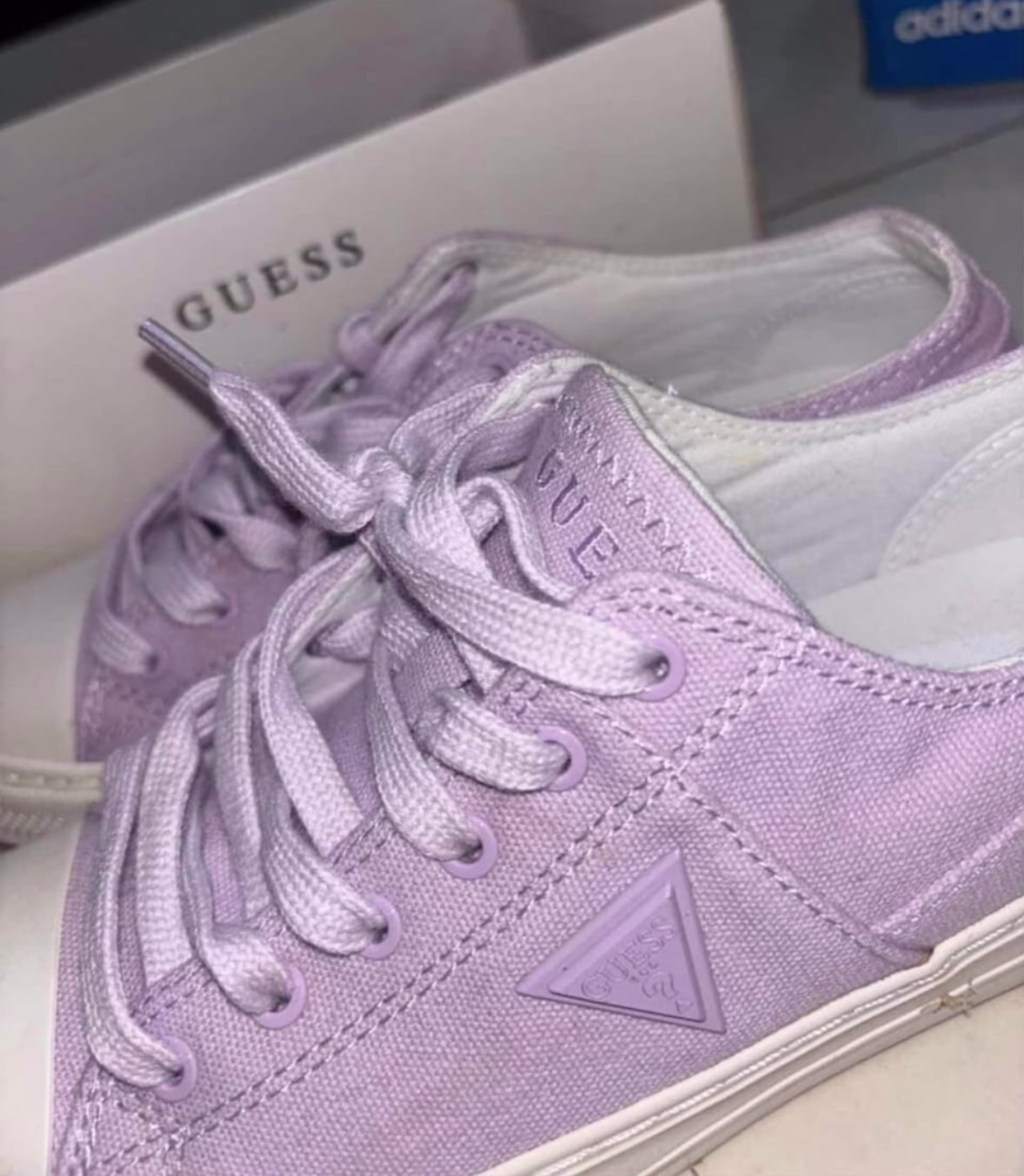 GUESS Guess women’s Lunches Oxford Flat - 9/10 Preloved Lifestyle Sneakers in Pakistan