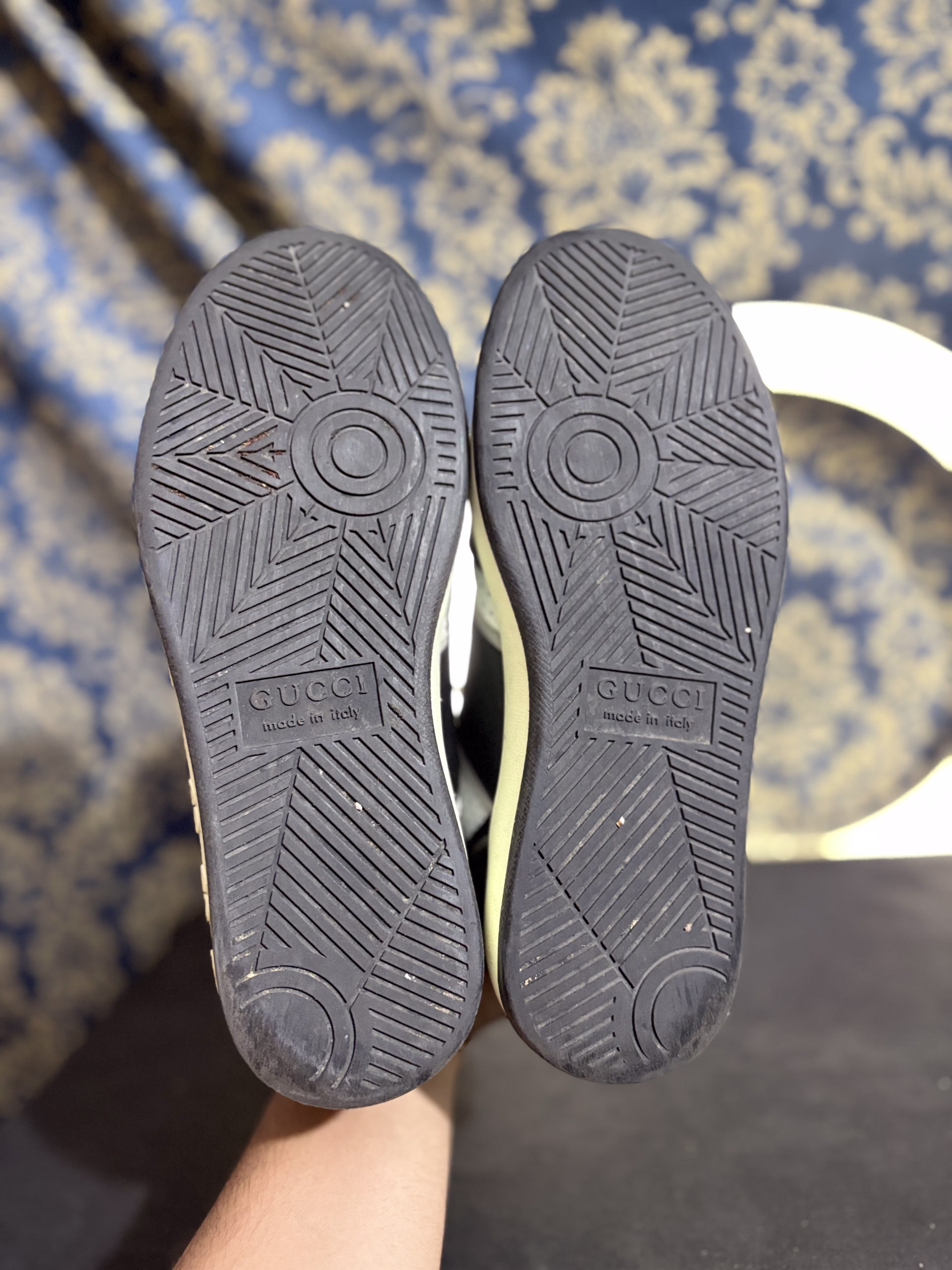 Gucci Gucci low top sneakers - 10/10 Preloved Lifestyle Sneakers in Pakistan