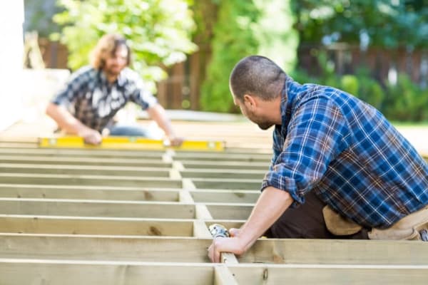 Pourquoi faire appel à un installateur de terrasse bois ?