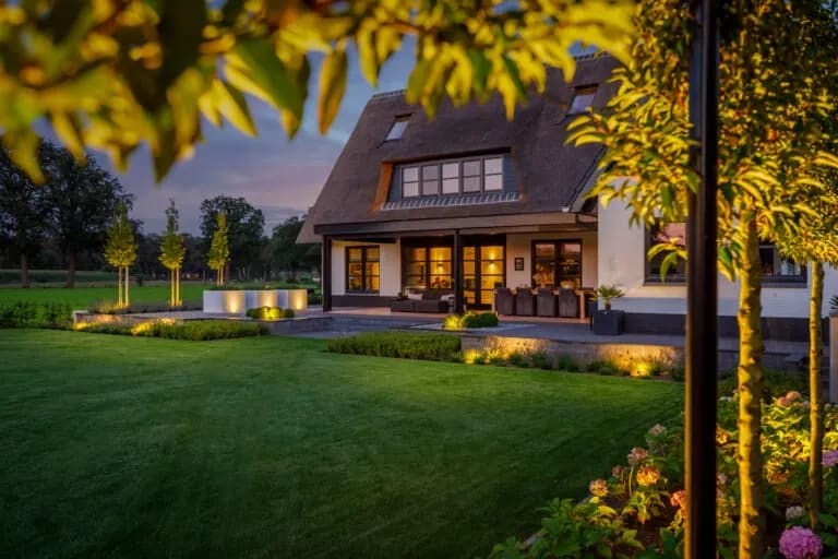 Éclairage terrasse et jardin | Garden Lights / Lightpro