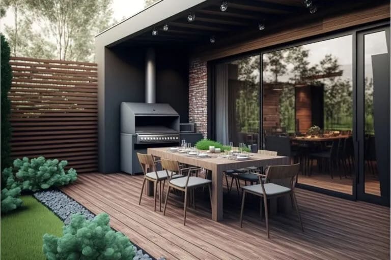 Lames de bois posées dans le sens de la longueur pour allonger visuellement un balcon.