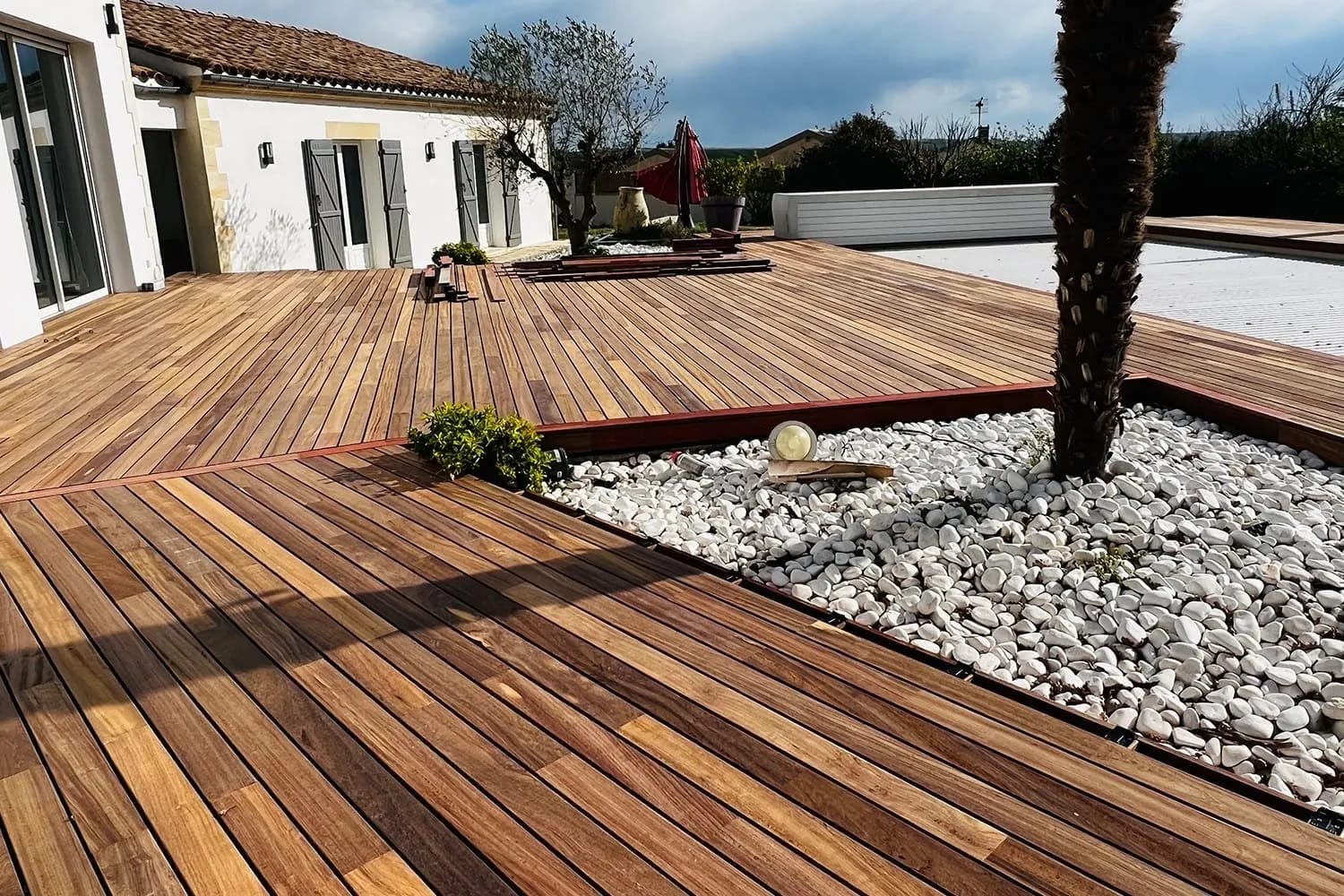 Design moderne de cette terrasse bois