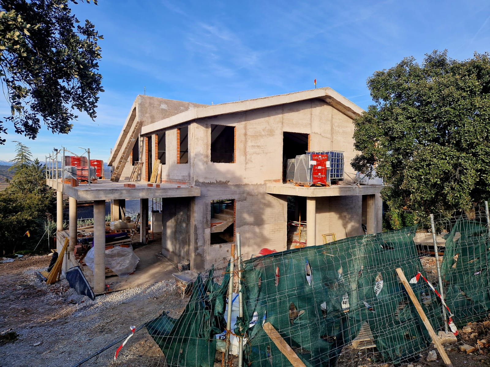 Vista exterior de la vivienda unifamiliar todavia en construcción