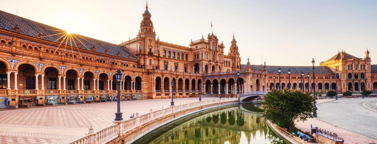 Plaza de Espana em Sevilha durante o pôr do sol, Andaluzia