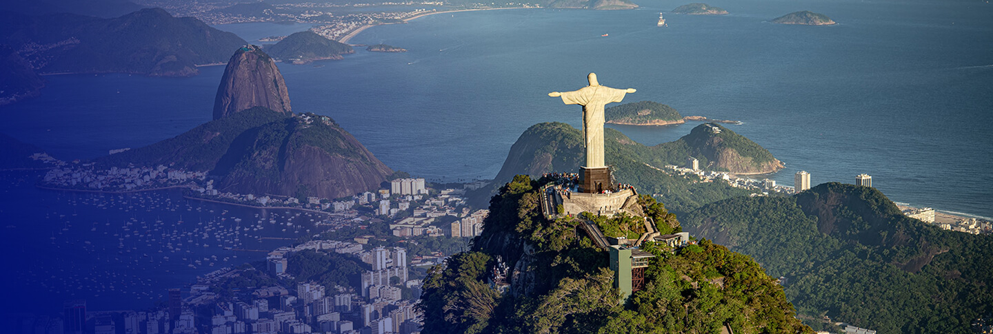 Vista Aérea do Corcovado com a Baía de Guanabara e o Pão de Açúcar