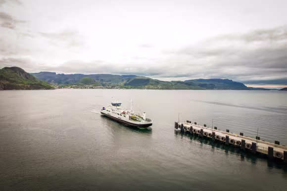 Ferja som går mellom Hjelmeland og Nesvik.