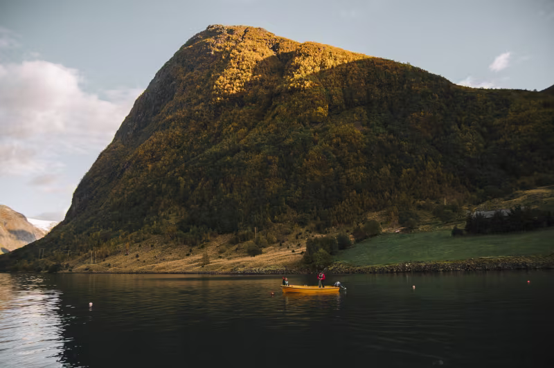Abendliches Angeln mit Guide – auf der Jagd nach dem großen Fang im wunderschönen Kjøsnesfjord