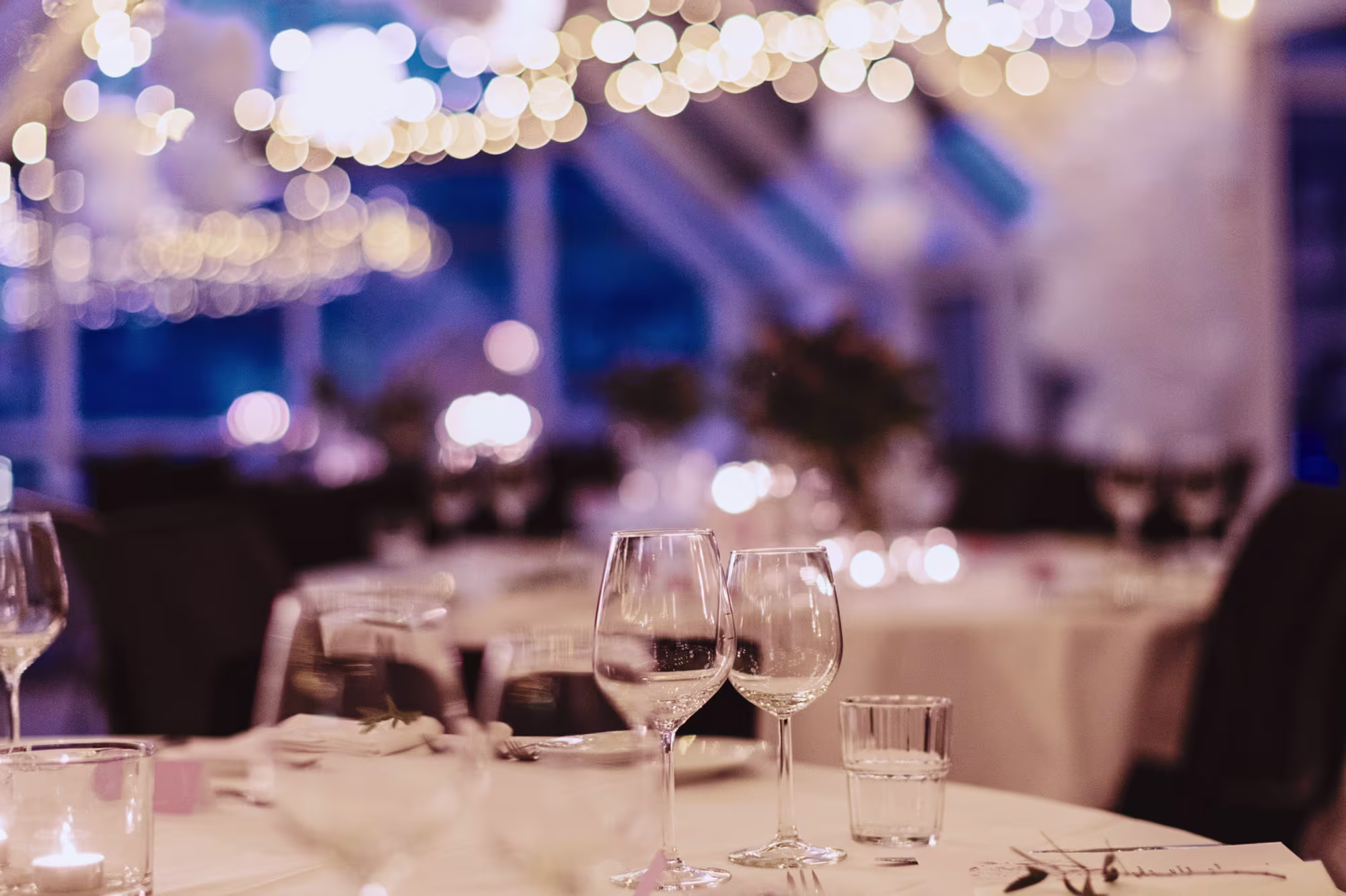 Bord dekket for selskap hos Lothes Mat & Vinhus