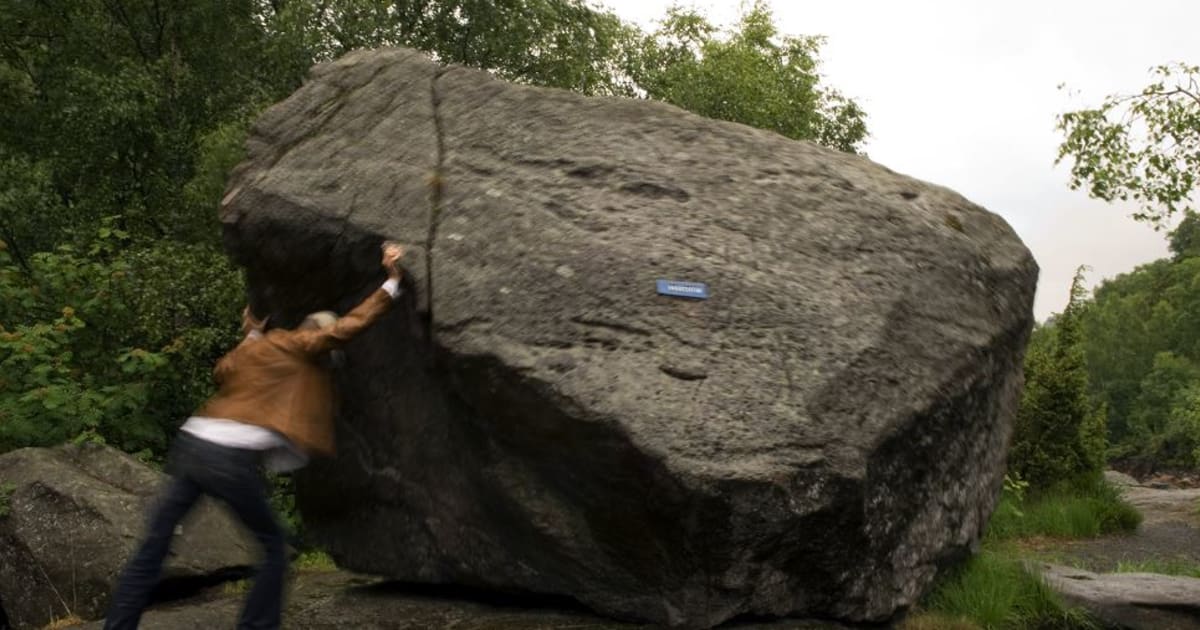 Ruggesteinen - the rocking rock - Fjord Norway