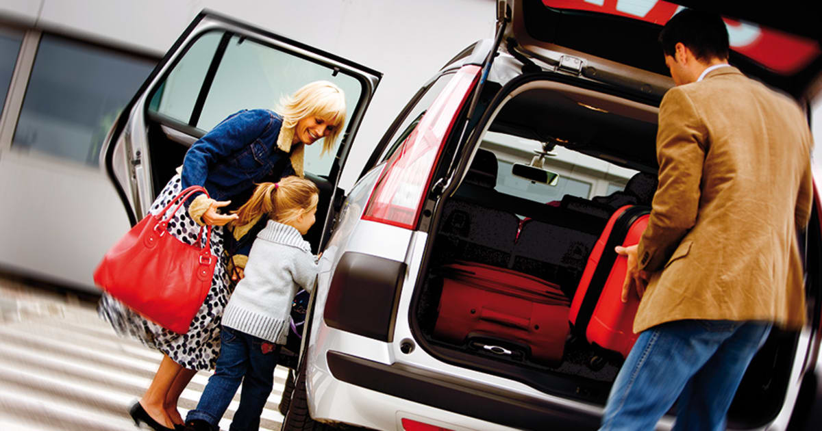 Avis Car rental Ålesund Airport Fjord Norway