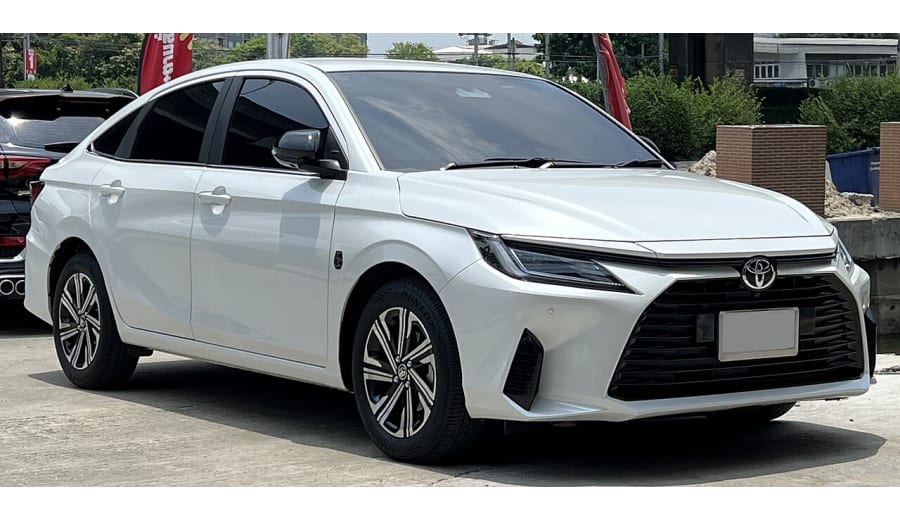 Toyota Yaris Ativ — 2022 Toyota Yaris Ativ (AC100, 2nd generation) 1.2 Premium Luxury, white sedan, front-right 3/4