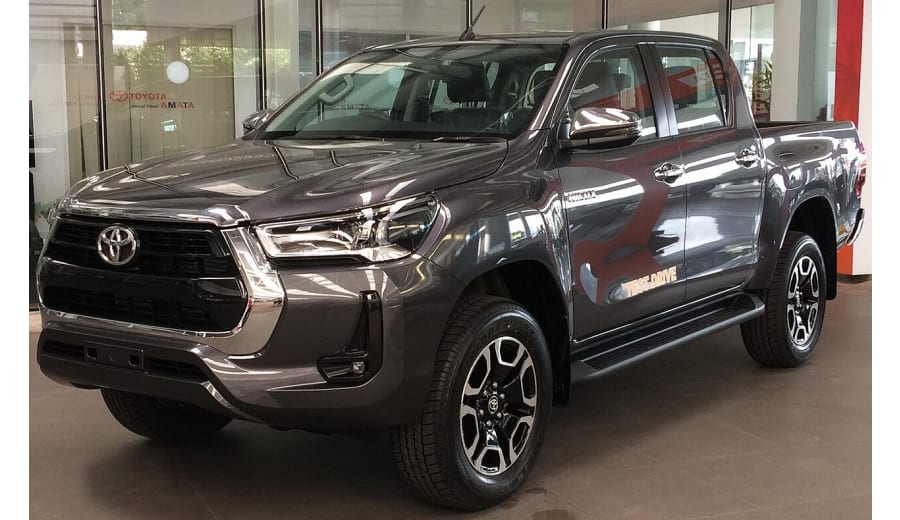 Toyota Hilux Revo — 2021 Toyota Hilux Revo Prerunner Double-Cab 2.4 Mid (AN120/AN130, 2020 facelift), Grey, front-left 3/4, Toyota Amata dealer, Khon Kaen, Thailand