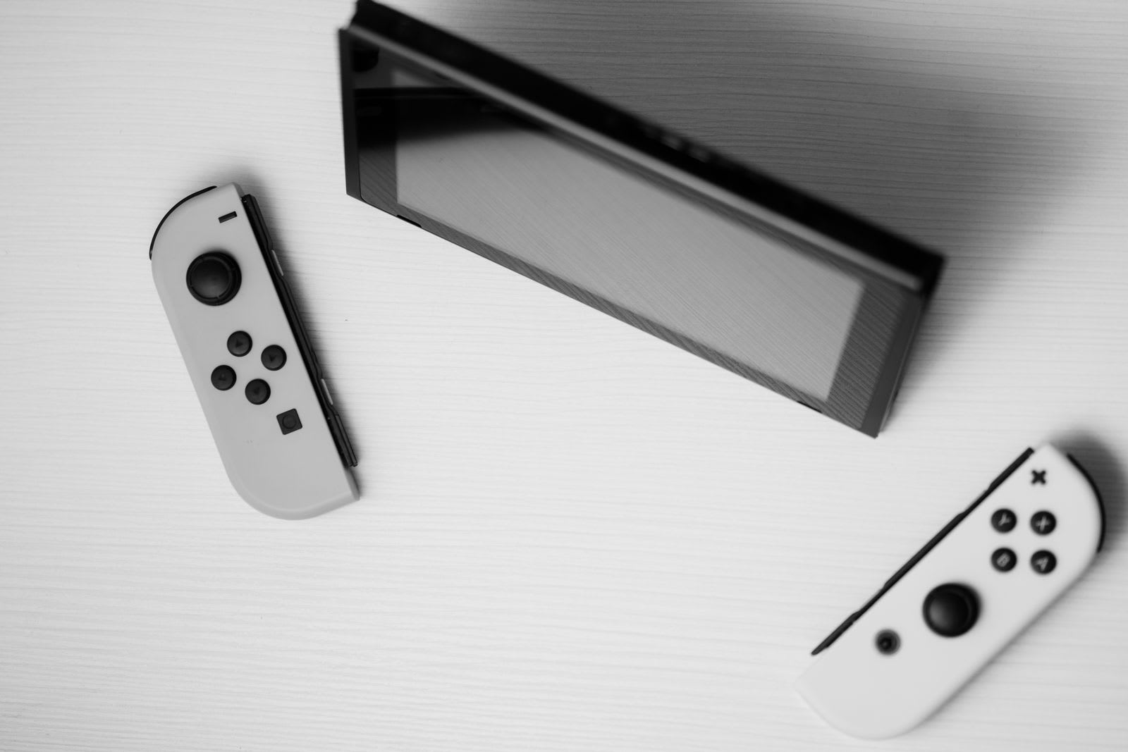 Nintendo Switch OLED สีขาว พร้อม 3 เกม มือสอง