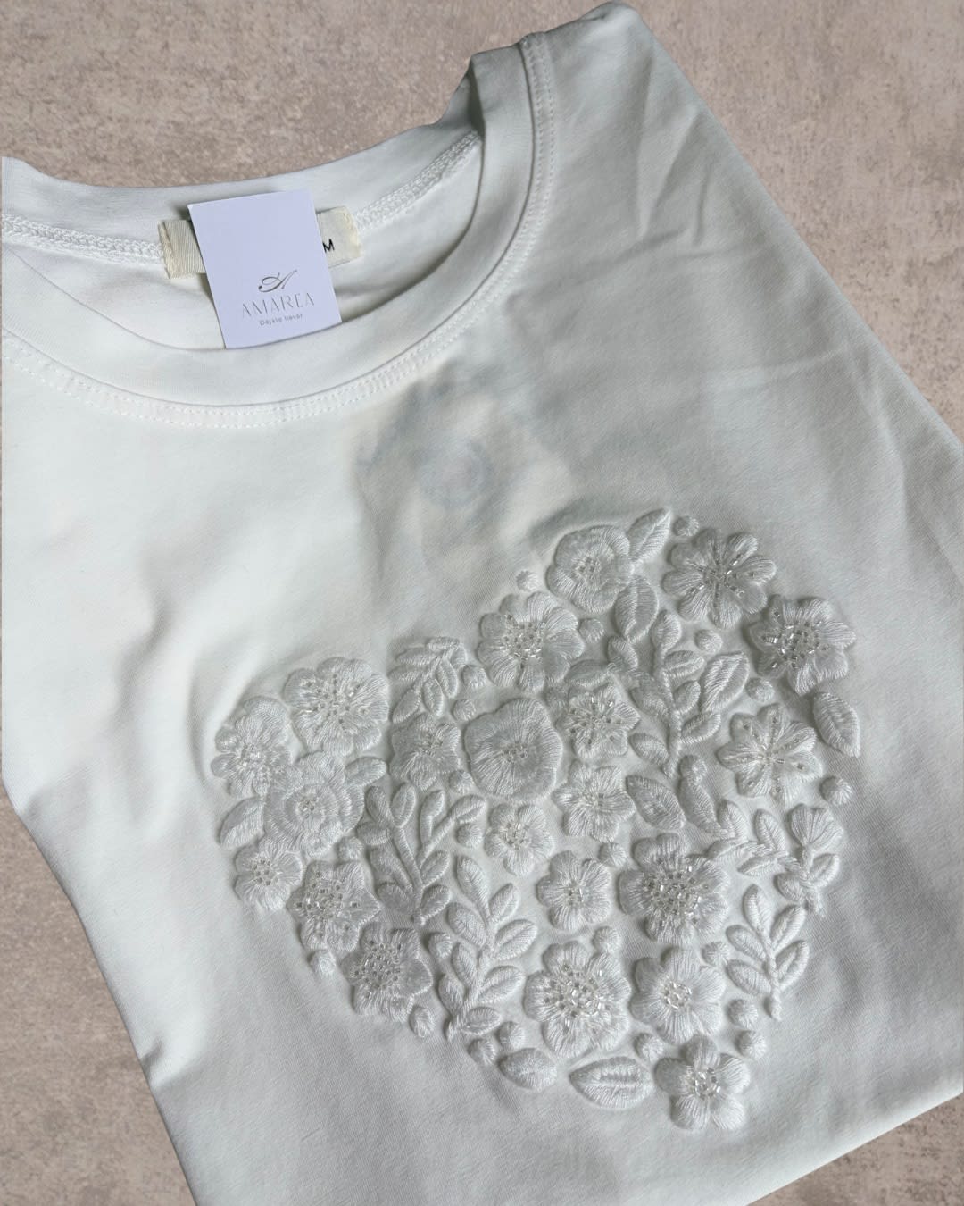 Remera Corazón Floral — imagen 3
