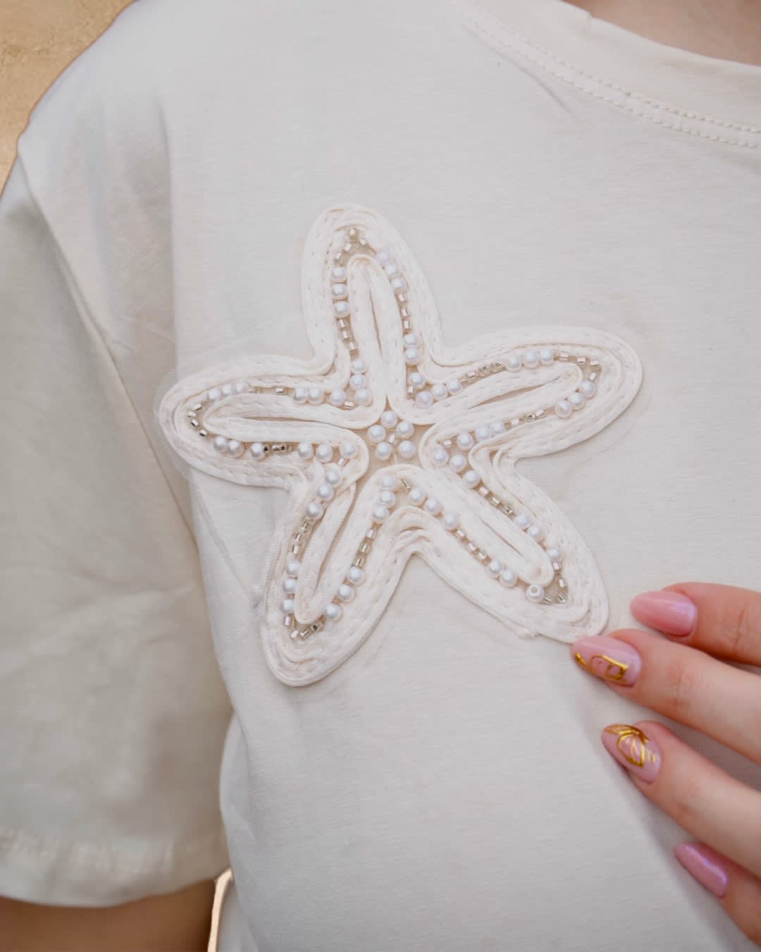Remera Bordada Estrella Perlas — imagen 2