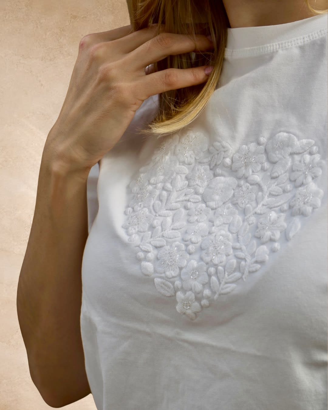 Remera Corazón Floral — imagen 2