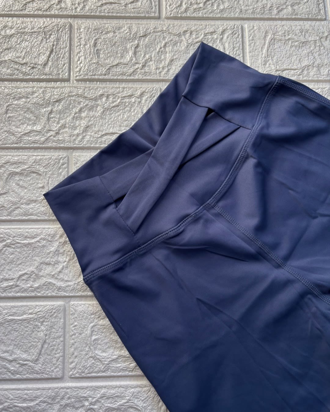 Short Deportivo con Detalle Cruzado — imagen 3
