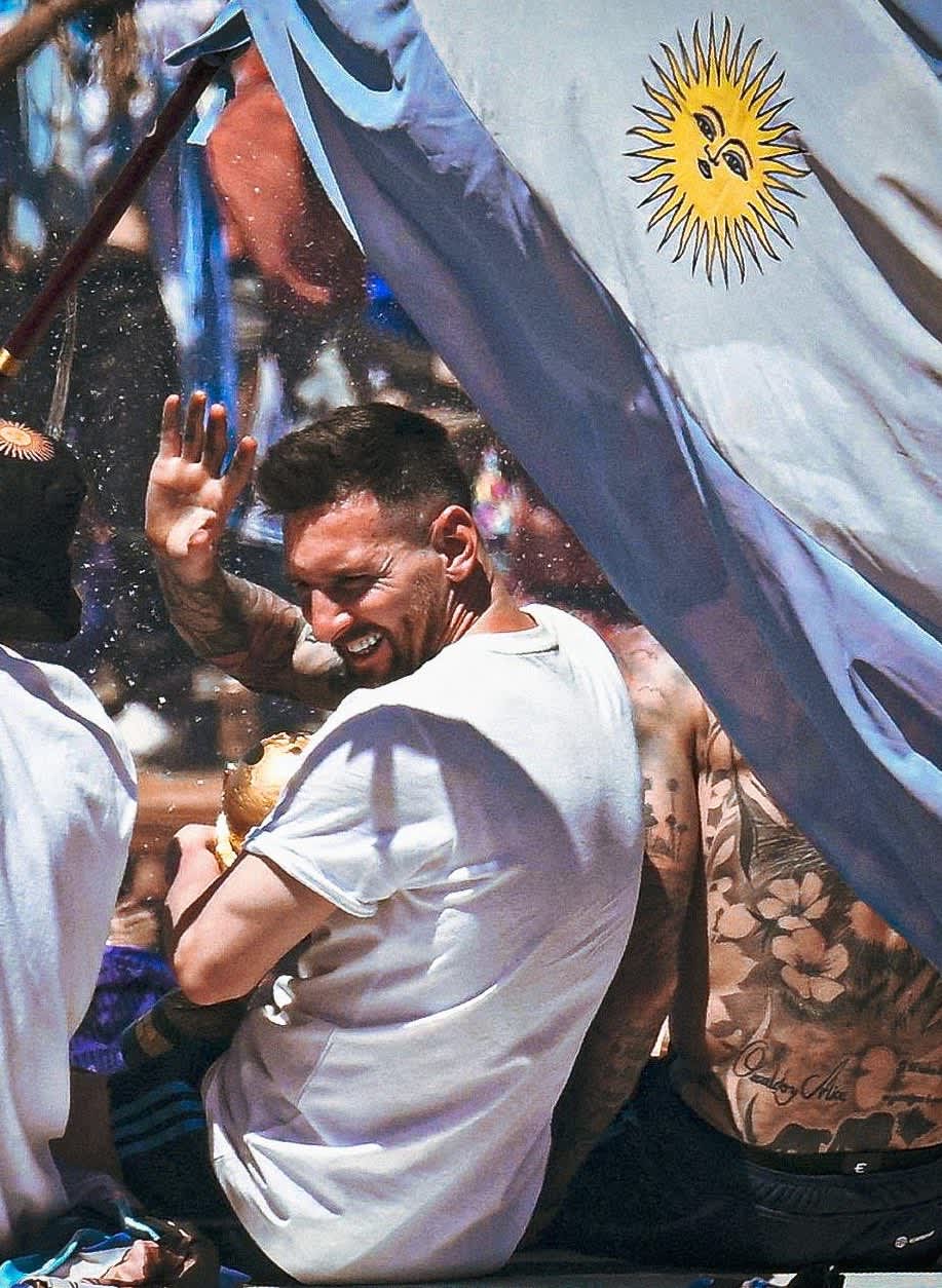 Lionel Messi World Cup Victory Parade — phone wallpaper preview