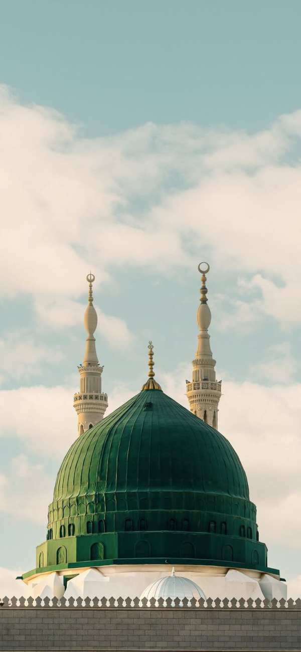 Majestic Green Dome Mosque Minarets — phone wallpaper