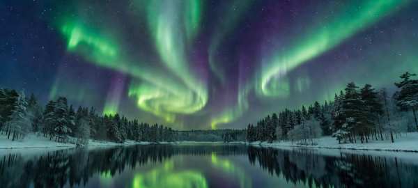 Aurora Borealis Winter Lake Reflection — desktop wallpaper