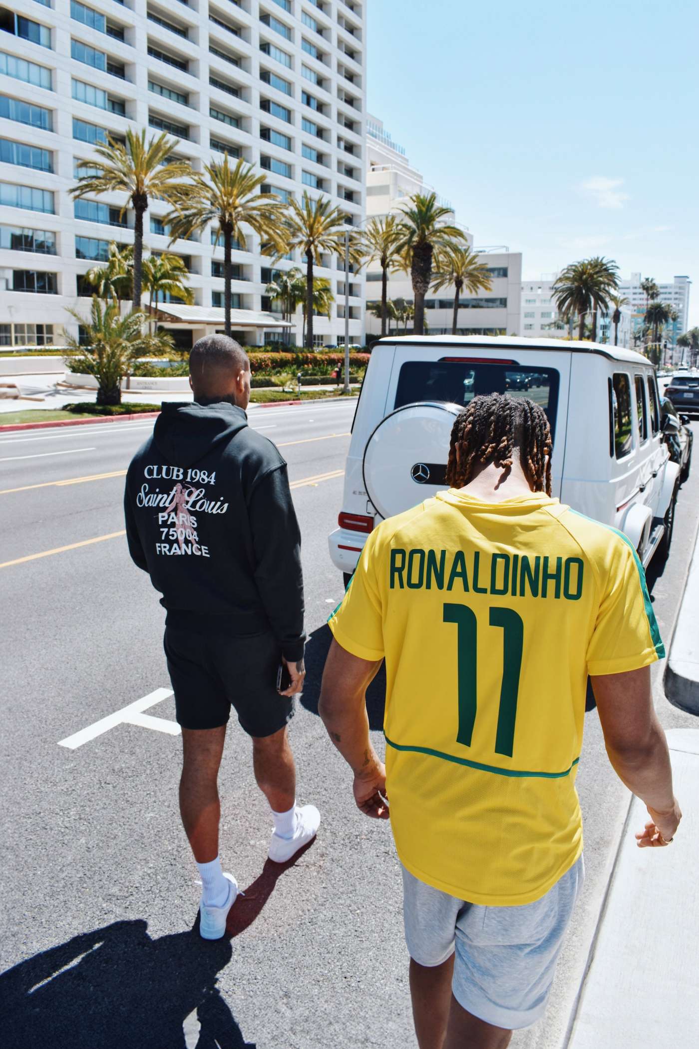 Ronaldinho Jersey Palm Tree Street — phone wallpaper preview
