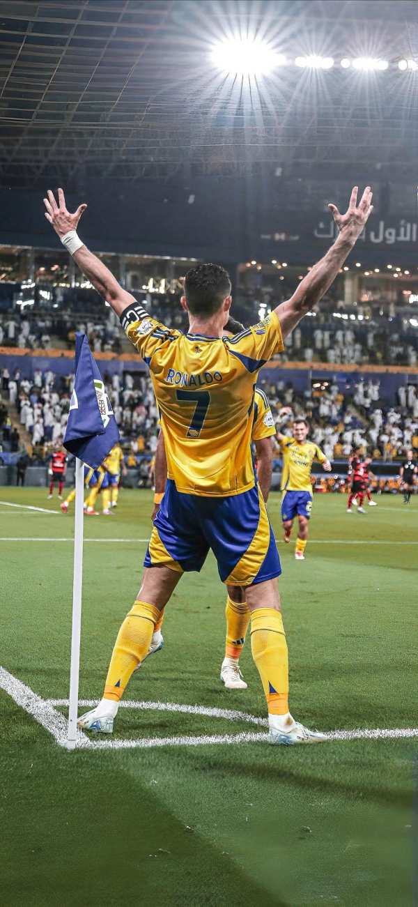 Cristiano Ronaldo Stadium Celebration — phone wallpaper