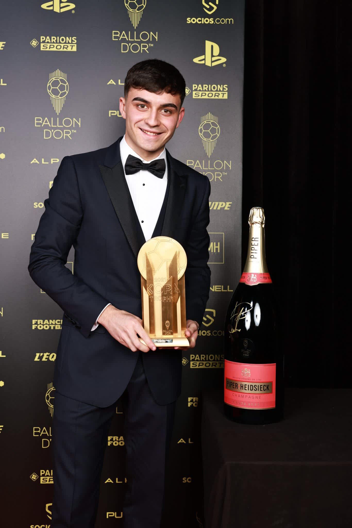 Pedri Kopa Trophy Celebration — phone wallpaper preview
