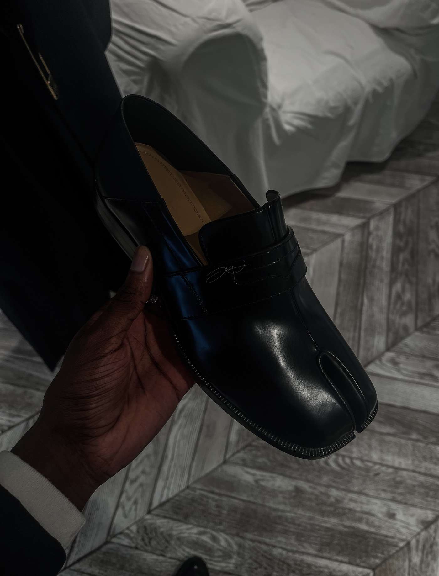 Elegant Split-Toe Leather Loafer — phone wallpaper preview