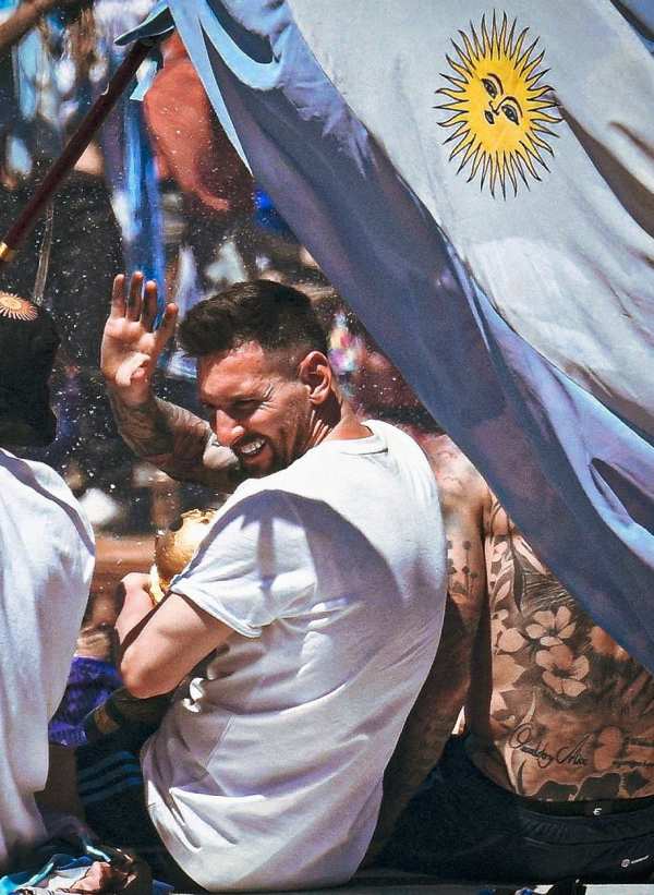 Lionel Messi World Cup Victory Parade — phone wallpaper