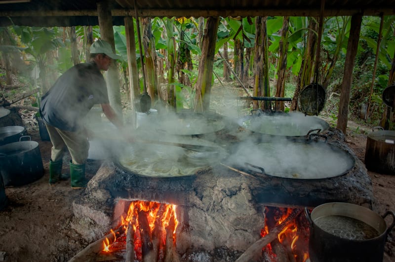 Lò nấu mật của làng Khiên.