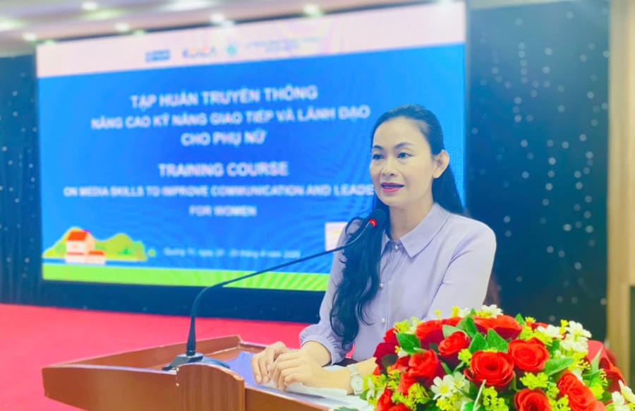 Lãnh đạo Hội LHPN tỉnh phát biểu tại lớp tập huấn - Ảnh: T.L