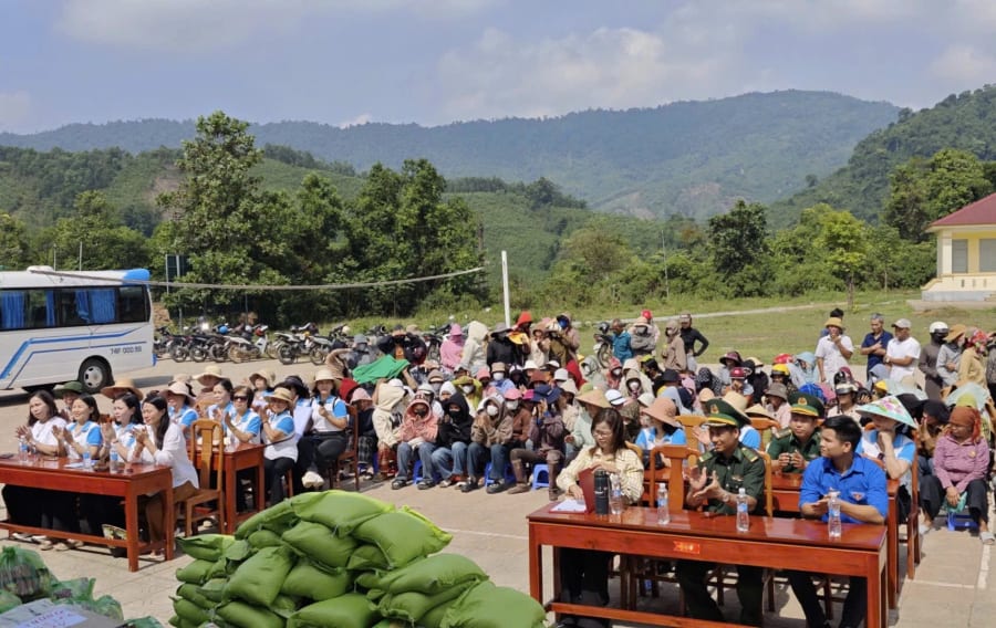 Nhiều hội viên phụ nữ nghèo tham dự từ chương trình “Đồng hành cùng phụ nữ biên cương” năm 2026 do Hội LHPN phường Đông Hà tổ chức tại xã Đakrông - Ảnh: K.S