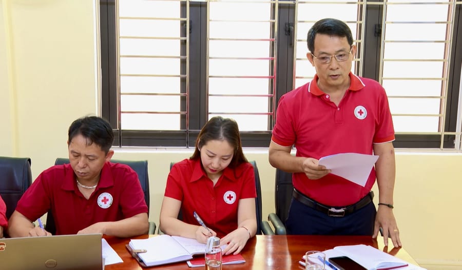 Lãnh đạo Hội Chữ thập đỏ tỉnh phát biểu tại buổi làm việc - Ảnh: H.N