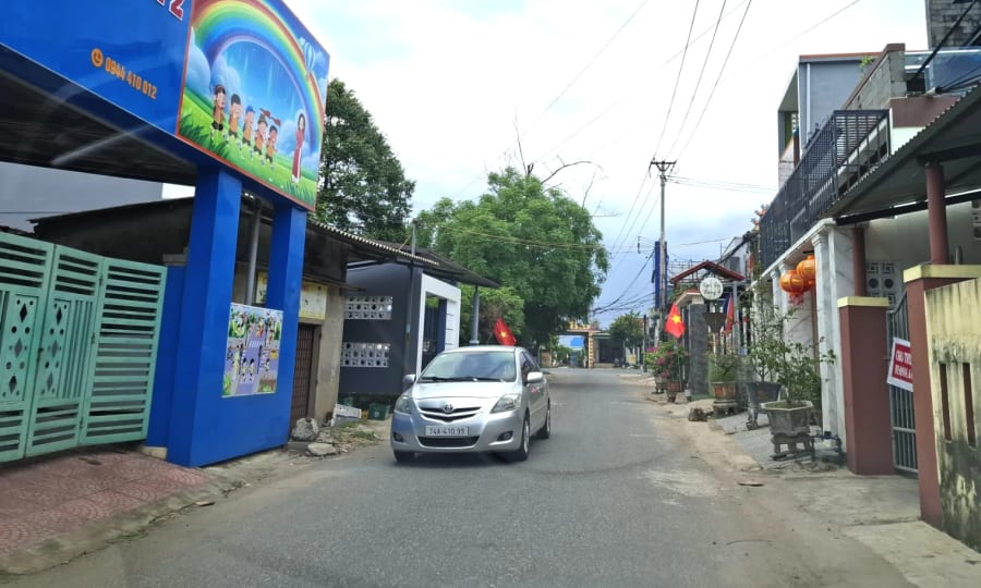 Các tiểu thương đã hoàn tất việc chấm dứt hoạt động buôn bán tại chợ tự phát Tân Lợi - Ảnh: S.H