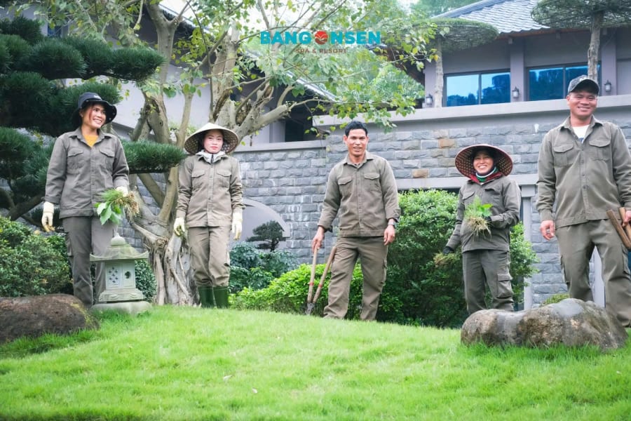Nhân lực là một trong những yếu tố hàng đầu tạo nên thương hiệu du lịch của mỗi một địa phương - Ảnh: Bang Onsen Spa & Resort
