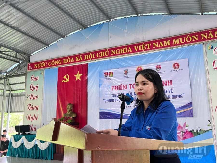Đại diện Đoàn các cơ quan Đảng tỉnh phát biểu khai mạc chương trình tại trường THCS Nguyễn Hữu Thận, xã Triệu Bình - Ảnh: LO 
