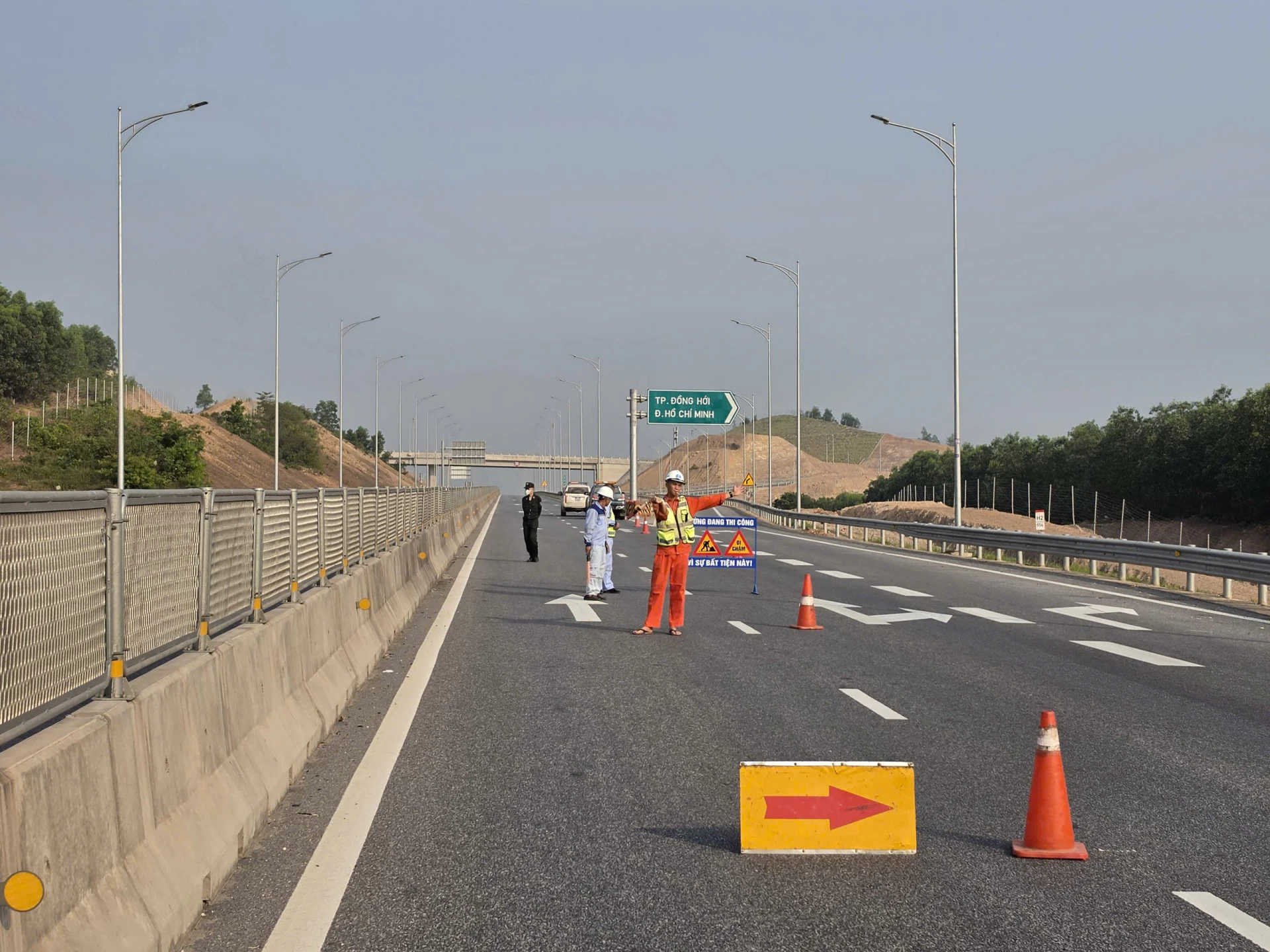 
Cao tốc Vũng Áng - Cam Lộ cấm đường tại nhiều đoạn trong ngày 5/5- Ảnh: N.H