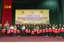 Quảng Trị: Tri Ân Sâu Sắc Cựu Thanh Niên Xung Phong Trao quà tri ân cựu Thanh niên xung phong tỉnh Quảng Trị