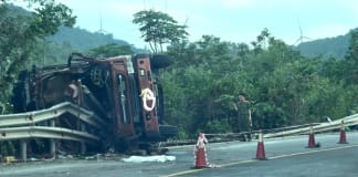 Ô tô tải mất lái trên Quốc lộ 9 khiến 3 người thiệt mạng