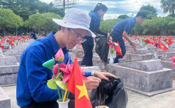 Hơn 200 đoàn viên, thanh niên ra quân vệ sinh, chỉnh trang Nghĩa trang liệt sĩ Ba Dốc
