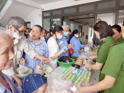 Trao gửi yêu thương